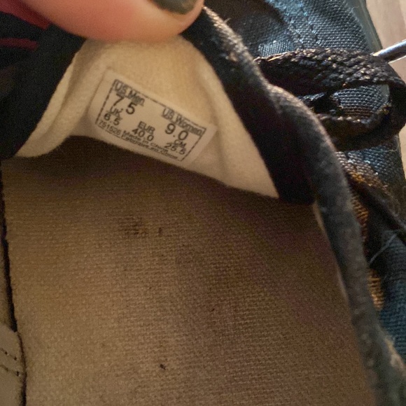 Good condition Vans no box black - Picture 3 of 3